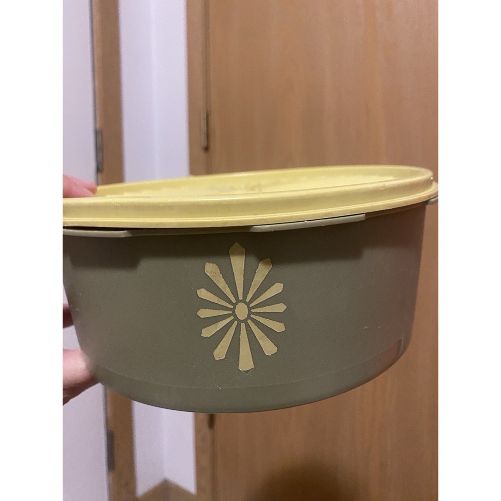 vintage tupperware Harvest Green With Yellow Top - Picture 4 of 6